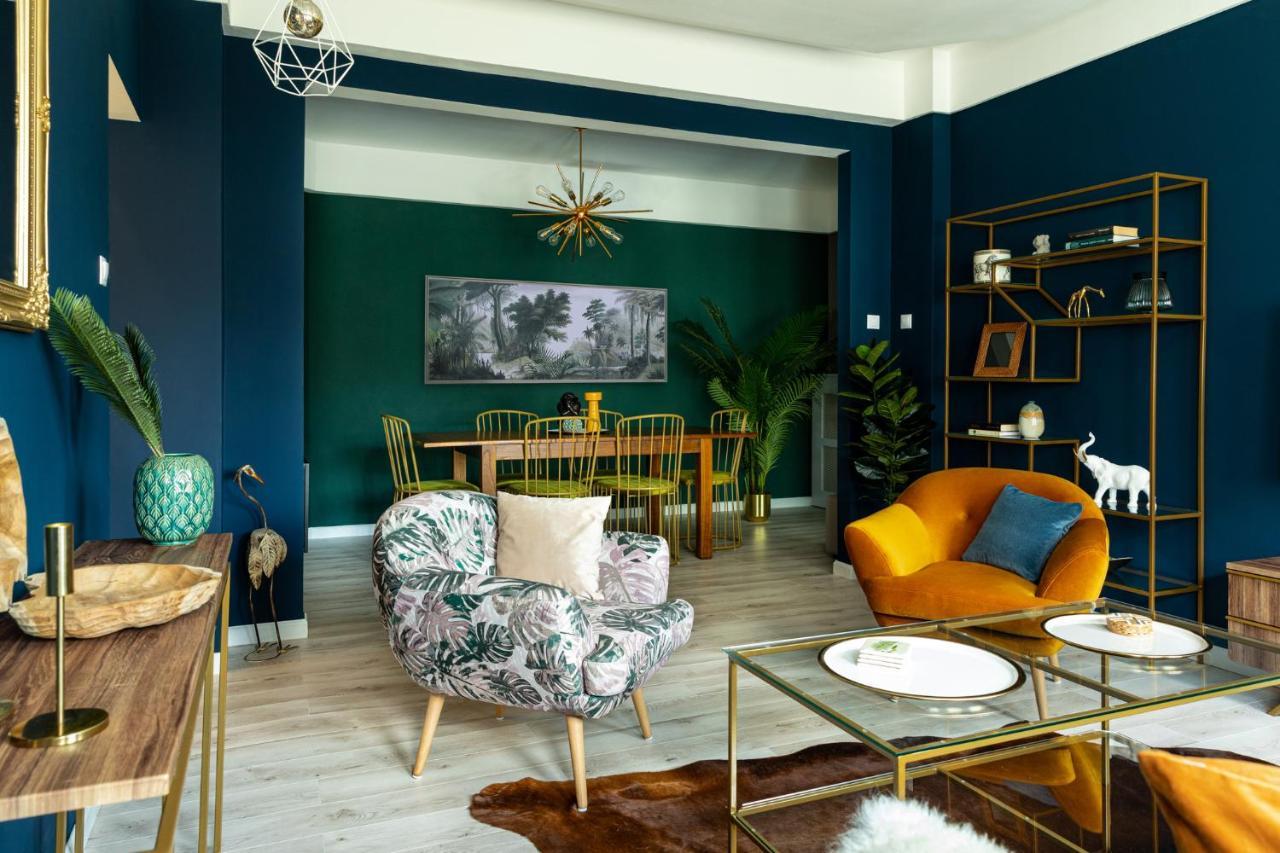 Holt - Welcome To The Jungle Apartment