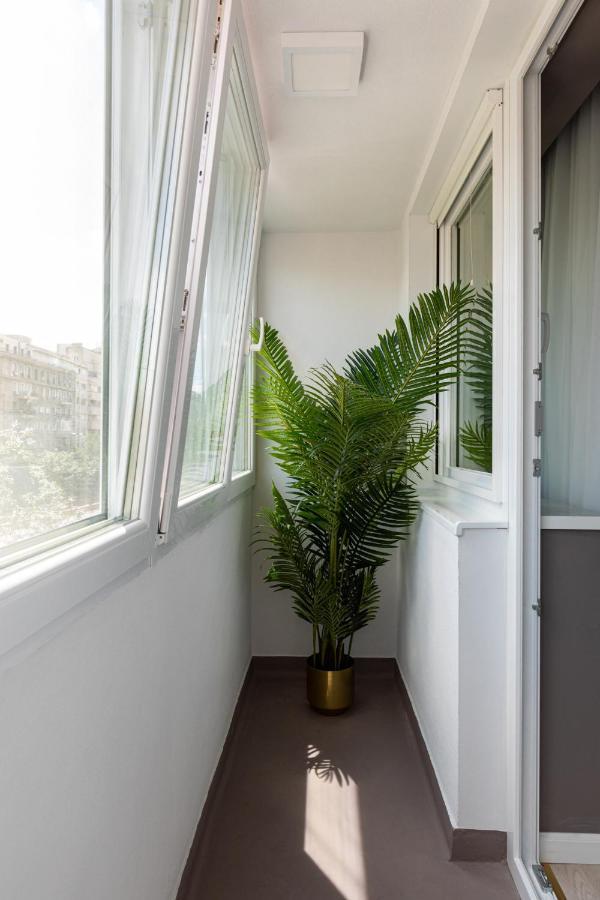 Holt - Welcome To The Jungle Apartment *
